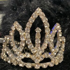 Beautiful diamond tiara with comb design